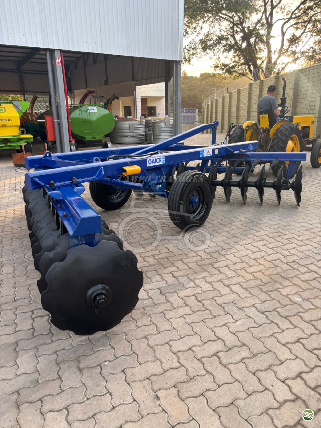 IMPLEMENTOS AGRICOLAS GRADE INTERMEDIÁRIA INTERMEDIÁRIA 28 DISCOS Campo Tratores SAO CARLOS SÃO PAULO SP
